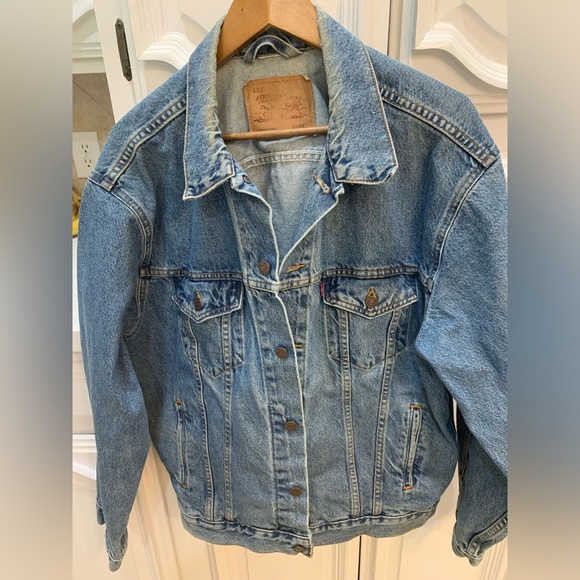 LEVIS TRUCKER JACKET size Large vintage blue denim 70507-0389 Laundered clean